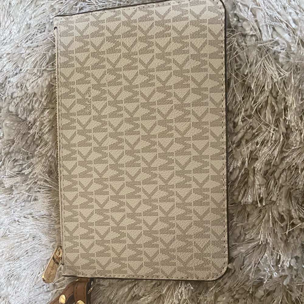 SOLD**Michael Kors Wristlet - Picture 1 of 4